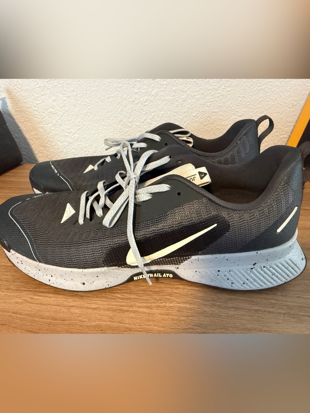 Sz 13 Nike Men's Black Trail Running Shoes with Swoosh